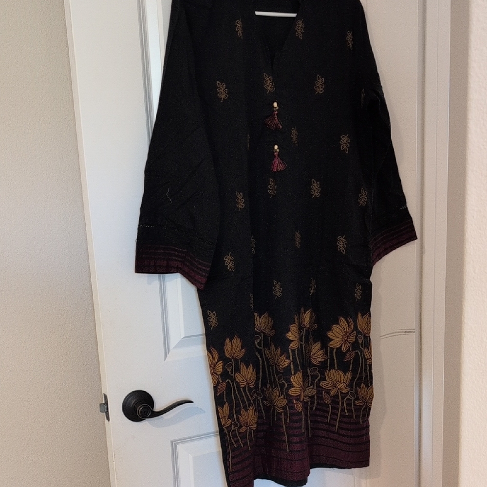 Black Floral Embroidered Kaftan